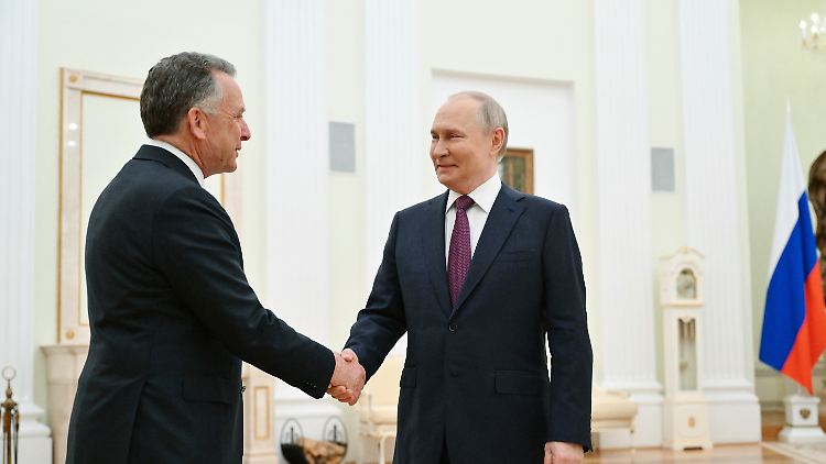 Kennen sich inzwischen: Witkoff und Putin.