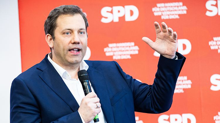 Wirtschaft stärken und endlich anfangen zu bauen und zu sanieren: SPD-Chef Klingbeil gibt einen klaren Kurs für die neue Regierung vor. 