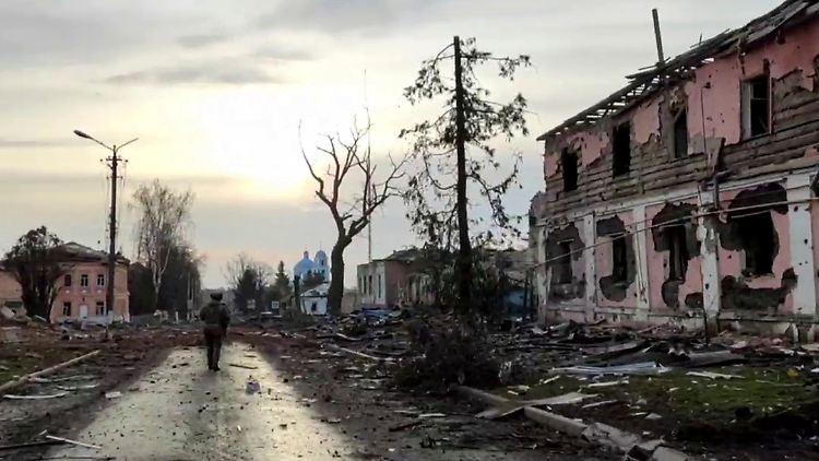 Ein Standbild aus einem Pressevideo des russischen Verteidigungsministeriums zeigt einen Blick auf die Stadt Sudscha in der Region Kursk, nachdem sie von russischen Truppen eingenommen wurde. 
