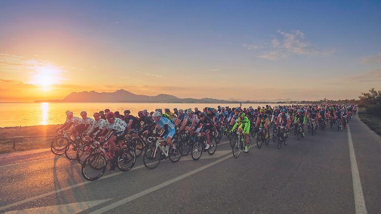 Rund 8.500 Hobbyfahrer nehmen an der 312 Kilometer langen Tour teil.