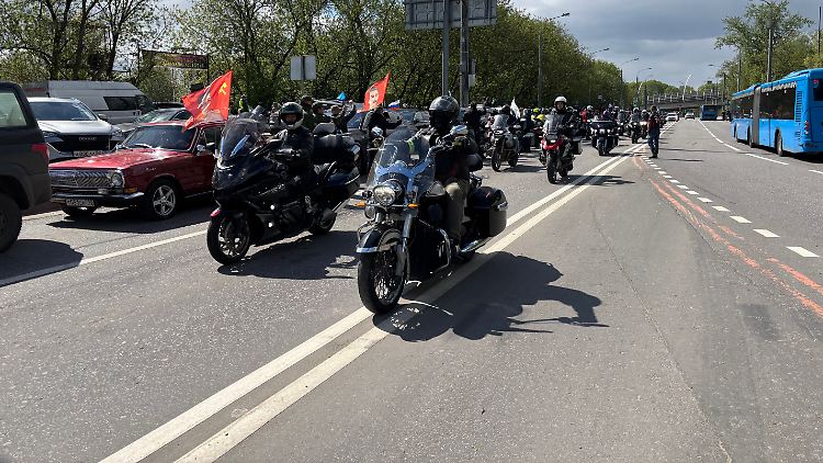 Die ""Nachtwölfe" bei ihrer Abfahrt in Moskau. Ob sie es wirklich in die EU schaffen, ist ungewiss. 