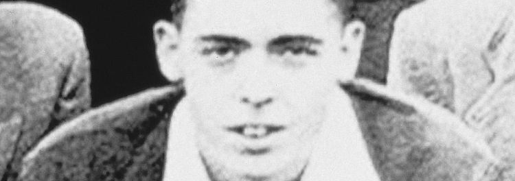 Hier blickt ein (werdender) Autor von Weltruf in die Kamera, von dem nur eine Handvoll Fotos öffentlich bekannt sind. Als Teenager - abgelichtet für ein Jahrbuch.