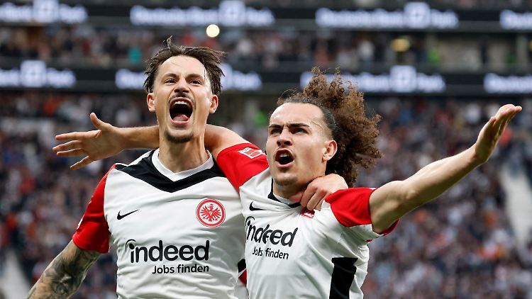 Eintracht Frankfurt feiert eine große Party, die sie vermutlich in die Champions League führt.