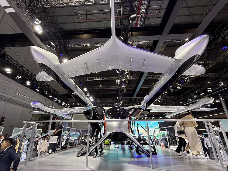 CATL eVTOL - eVTOL steht für electric Vertical Take-Off and Landing aircraft, ein elektrisch angetriebenes Fluggerät, das senkrecht starten und landen kann.