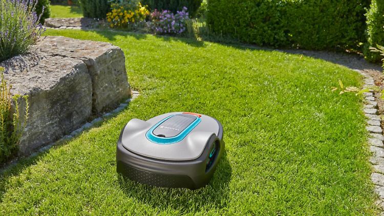 Der Gardena Smart Sileno City 600 mäht leise und präzise – ideal für kleine bis mittelgroße Stadtgärten.