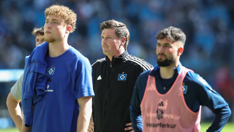 Trainer Merlin Polzin (m.) kann mit dem HSV urplötzlich nicht mehr gewinnen.