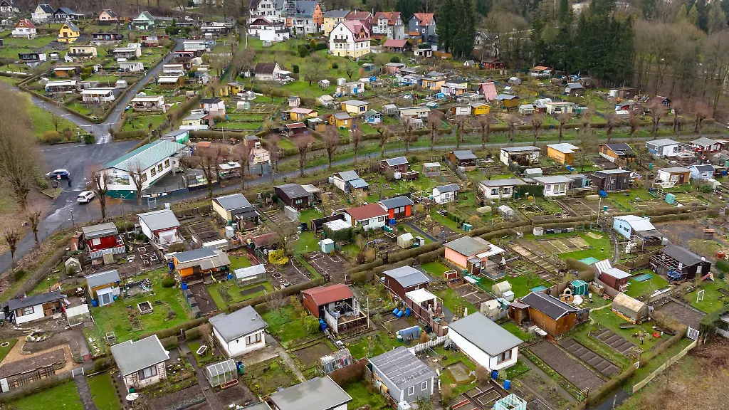 Kleingaerten-aus-der-Perspektive-einer-Fotodrohne