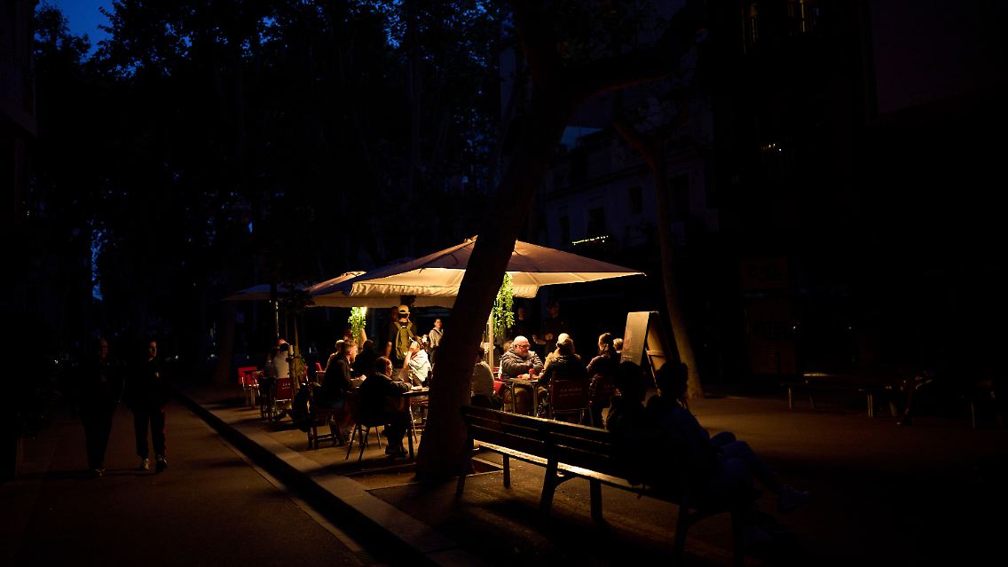 Abendessen in Barcelona: Hier läuft ein Stromgenerator.