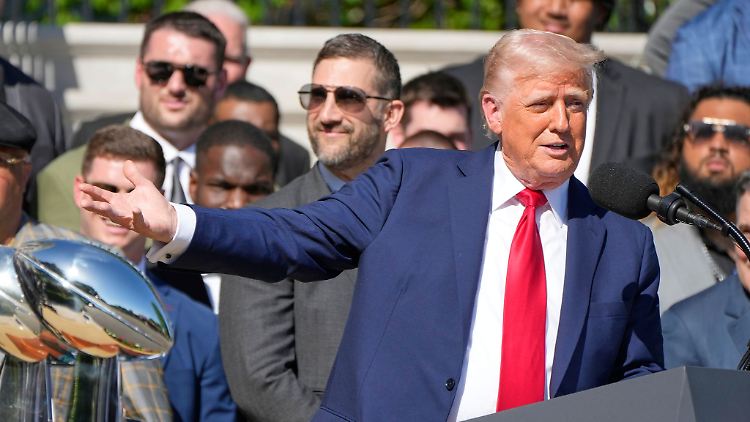 Donald Trump würdigte die Eagles für ihren Sieg im Super Bowl.