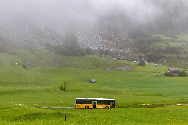 2023-05-11T071305Z-859243644-RC26W0AC1OOY-RTRMADP-3-SWISS-ROCKSLIDE