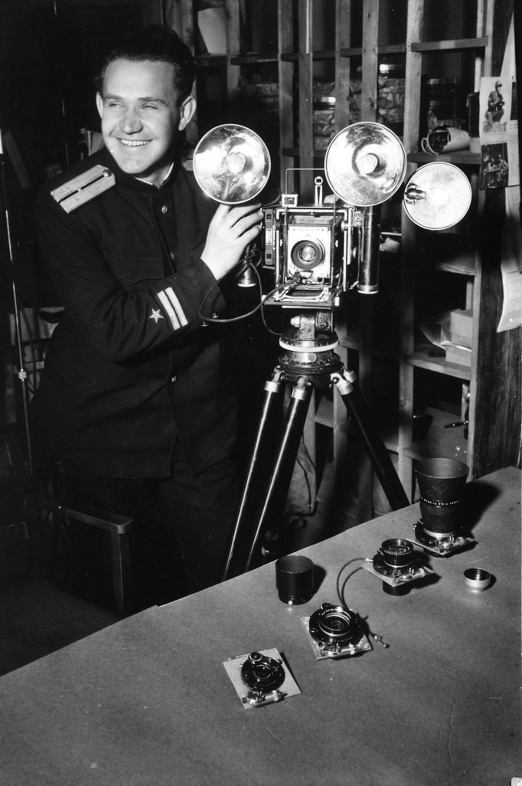 Von 1941 bis 1945 fotografiert der Korrespondent Jewgeni Chaldej für die sowjetische Nachrichtenagentur Tass die Schlachten des Zweiten Weltkrieges in Europa.