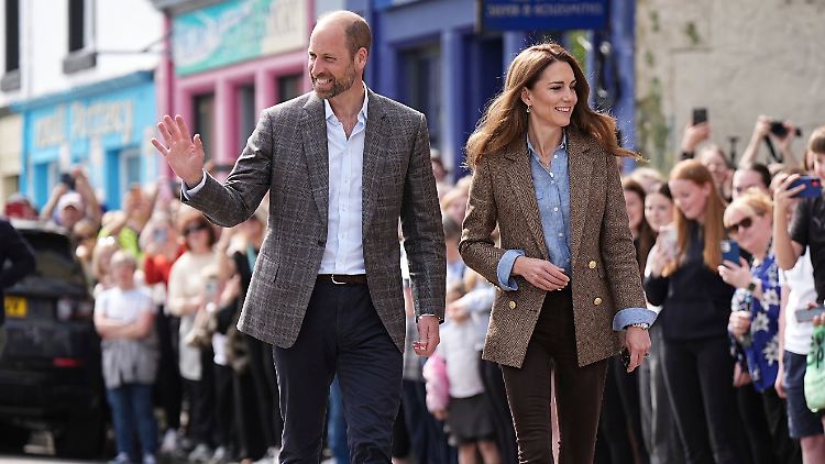 Zahlreiche Schaulustige begrüßten William und Kate in Schottland.