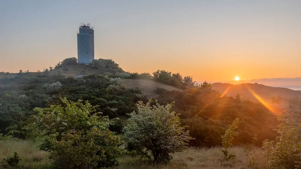Sonnenaufgang-am-Leuchtturm-Dornbusch
