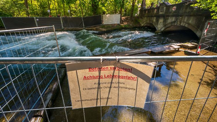 Nach dem tödlichen Surfunfall wurde zur Ermittlung der Ursache das Wasser an der Eisbachwelle abgesenkt. 