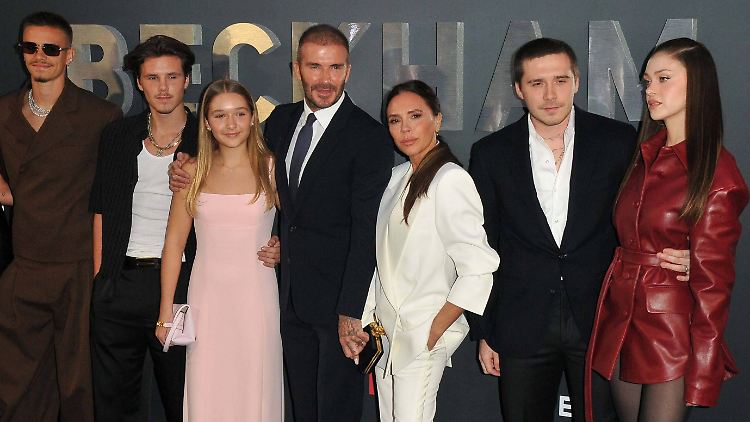 Nur Brooklyn Beckham (2.v.r.) und seine Frau Nicola (r.) fehlten bei den Feierlichkeiten.
