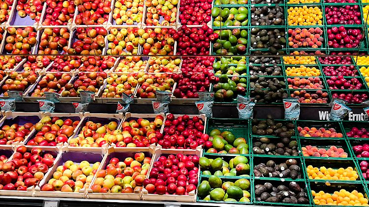 Vor allem bei Obst müssen die Menschen in Deutschland tiefer in die Tasche greifen.