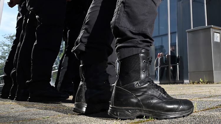 Immer wieder gibt es Vorwürfe an die Polizei, sie sei auf dem rechten Auge blind, auch aus eigener Nähe zu diesem Gedankengut.