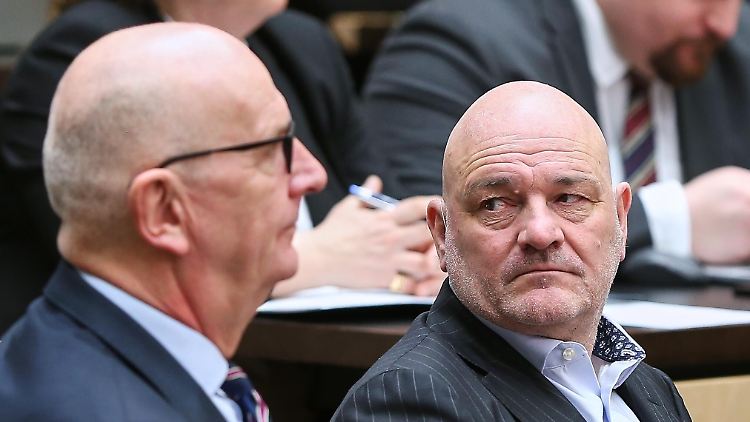 Auch aus den Reihen von Koalitionspartner SPD(links Ministerpräsident Dietmar Woidke) kam Kritik an Finanzminister Crumbach. 