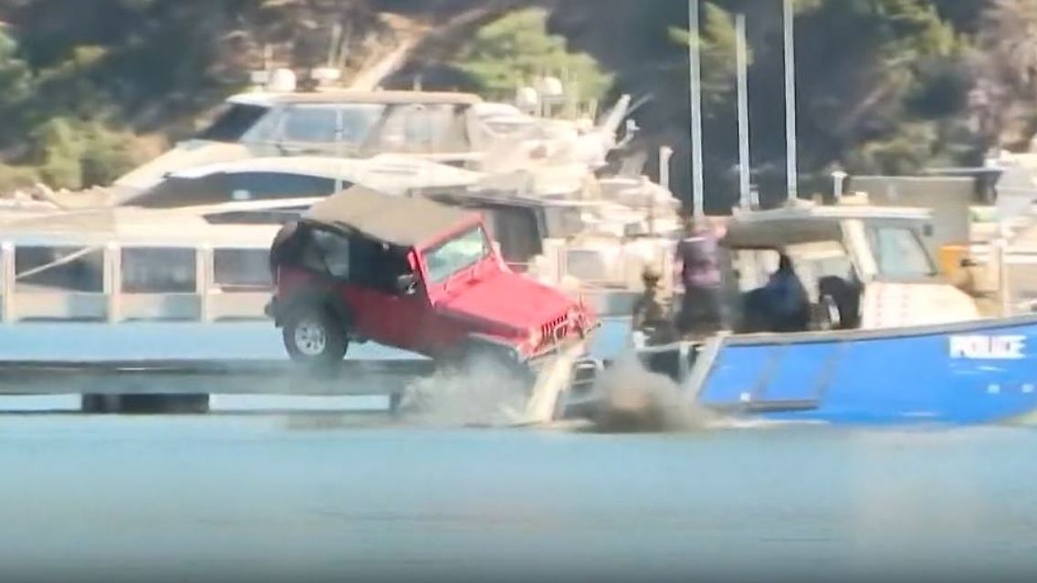 Jeep_Wasser_Polizei.JPG