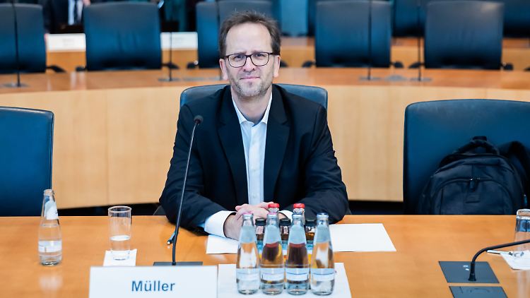 Klaus Müller ist seit 2022 Präsident der Bundesnetzagentur. Von 2000 bis 2005 war er Umwelt- und Landwirtschaftsminister von Schleswig-Holstein.