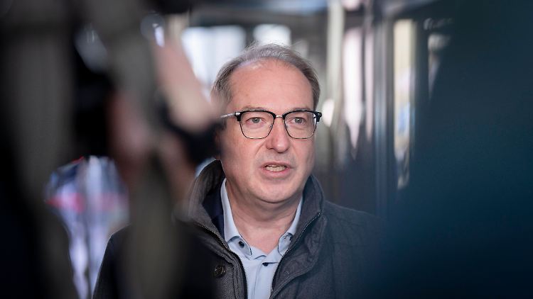 Wenn Merz am Dienstag im Bundestag zum Kanzler gewählt wird, wird Dobrindt anschließend zum Innenminister ernannt.