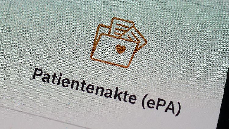 Die elektronische Patientenakte soll Versicherte künftig ein Leben lang begleiten. 