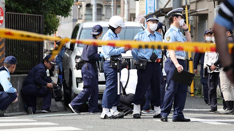 Der Fahrer soll aus Higashimurayama stammen. Die Stadt ist rund 500 Kilometer von Osaka entfernt. 