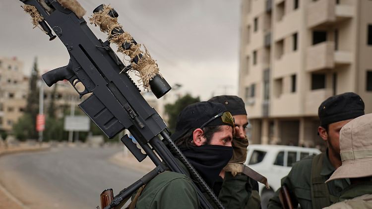 Angehörige der syrischen Sicherheitskräfte. Regierungsnahe Truppen gehen seit Dienstag gegen drusische Kämpfer vor.