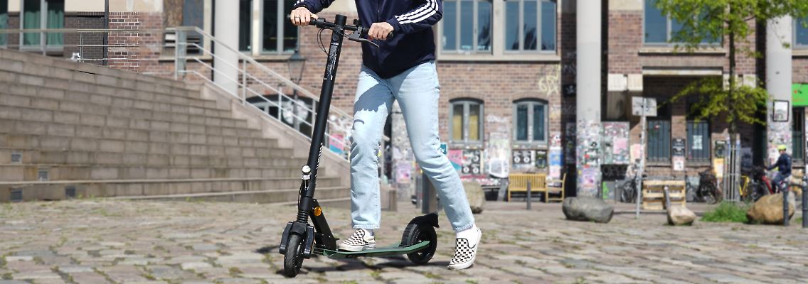 Der E-Scooter von Acer punktet durch Leichtigkeit und einen günstigen Preis.