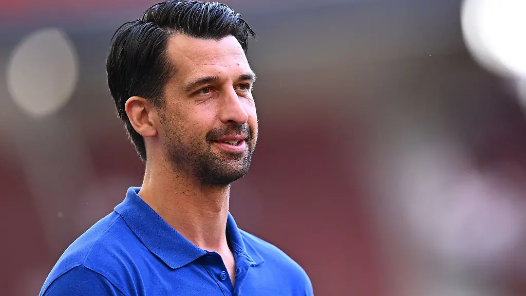 Jonas-Boldt-Sportvorstand-beim-HSV-vor-einem-Spiel