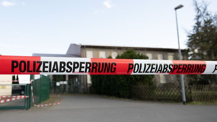 Derzeit gebe es keine Hinweise auf ein Tötungsdelikt, teilte ein Sprecher mit.