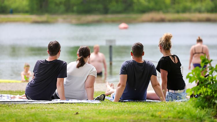Der 1. Mai hätte kaum sonniger sein können: Bundesweit nutzten Menschen den sommerlichen Feiertag für Ausflüge.