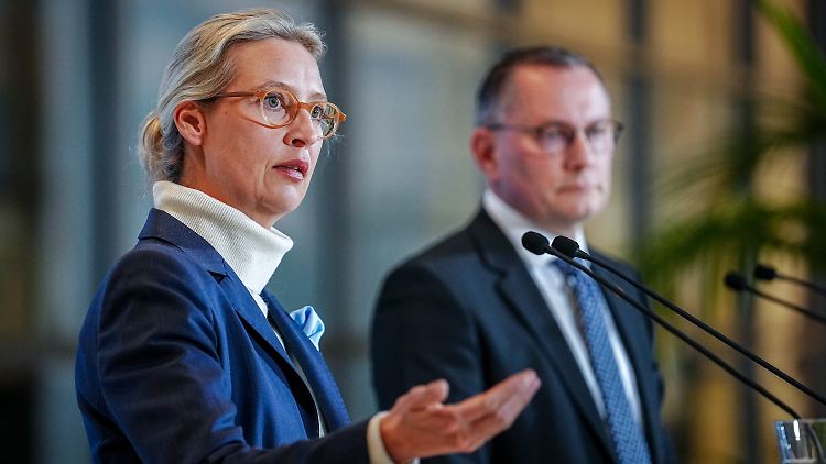 Weidel und Chrupalla kündigen rechtliche Schritte gegen die Einstufung durch den Verfassungsschutz an.