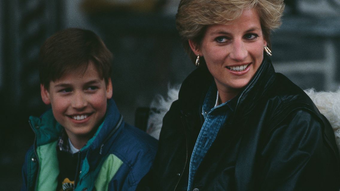 Prinz William mit neun Jahren neben Mutter Diana - seine Tochter Charlotte ist ihm heute wie aus dem Gesicht geschnitten.