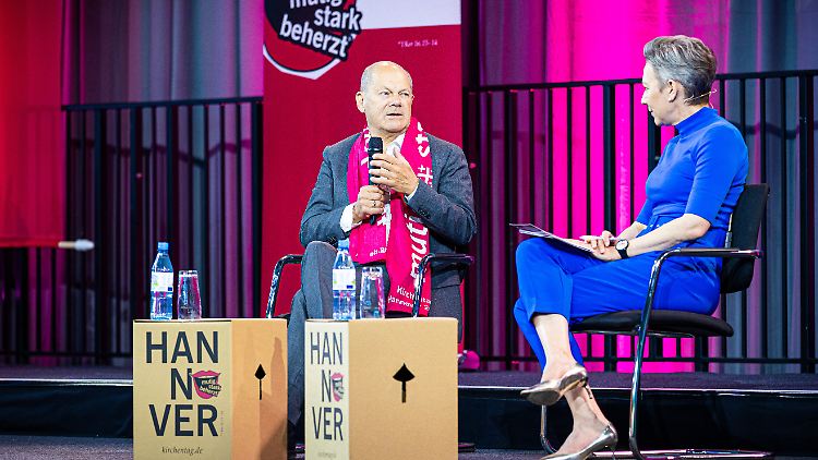 "Fürs Dabeisein-Wollen ist das Amt zu stressig", sagte Scholz auf die Frage, wie lange man Berufspolitiker sein kann.