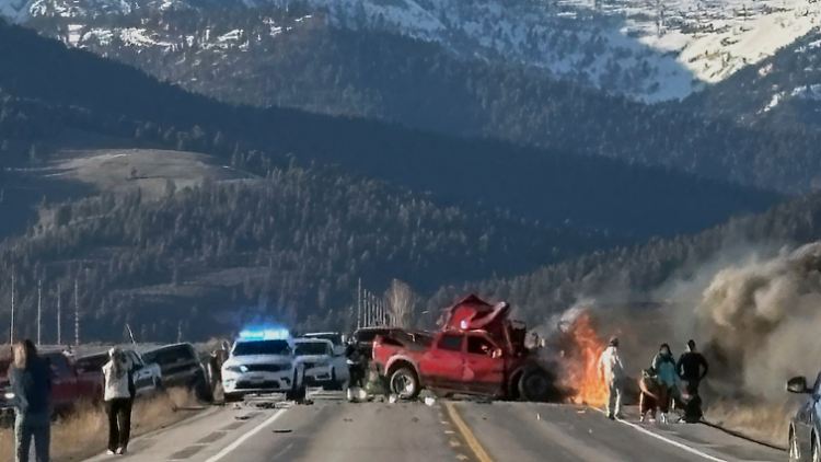 An Bord des Kleinbusses befanden sich 14 Menschen.