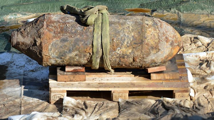 Diese 500 Kilogramm schwere Bombe ist eine von vielen, die Matthias Kotulla und sein Team entschärft haben. Sie wurde 2013 in einer Baugrube in Berlin-Schmargendorf gefunden.