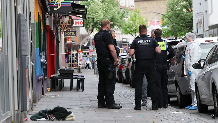 Die Spurensicherung am Tatort in der Hamburger Talstraße.