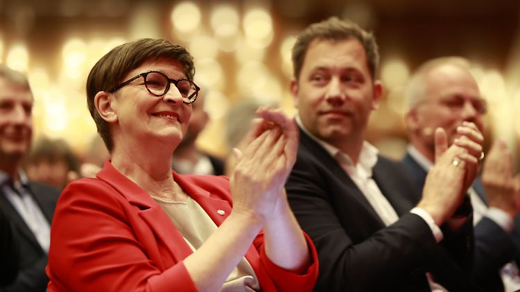 Seit 2021 teilen sich Esken und Klingbeil den Parteivorsitz. Esken war 2019 durch ein Mitgliedervotum ins Amt gekommen. 