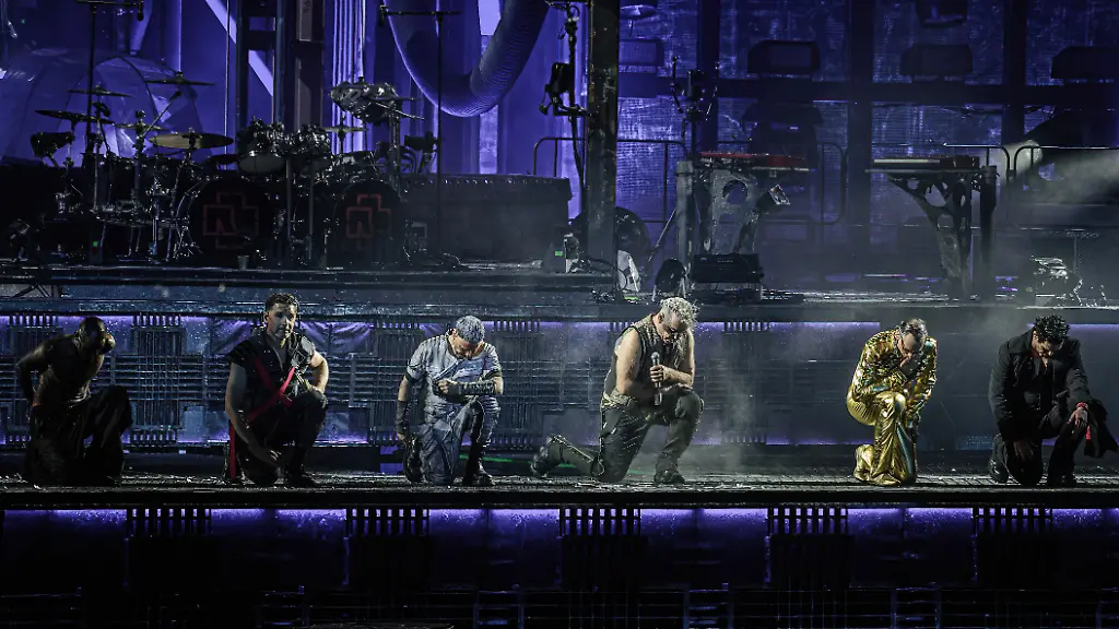 Diese-Kniegeste-wollen-manche-Fans-wohl-aufgreifen