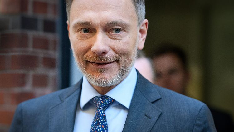 "Es tut mir sehr leid, dass der Hund gestorben ist.", sagt Lindner. 