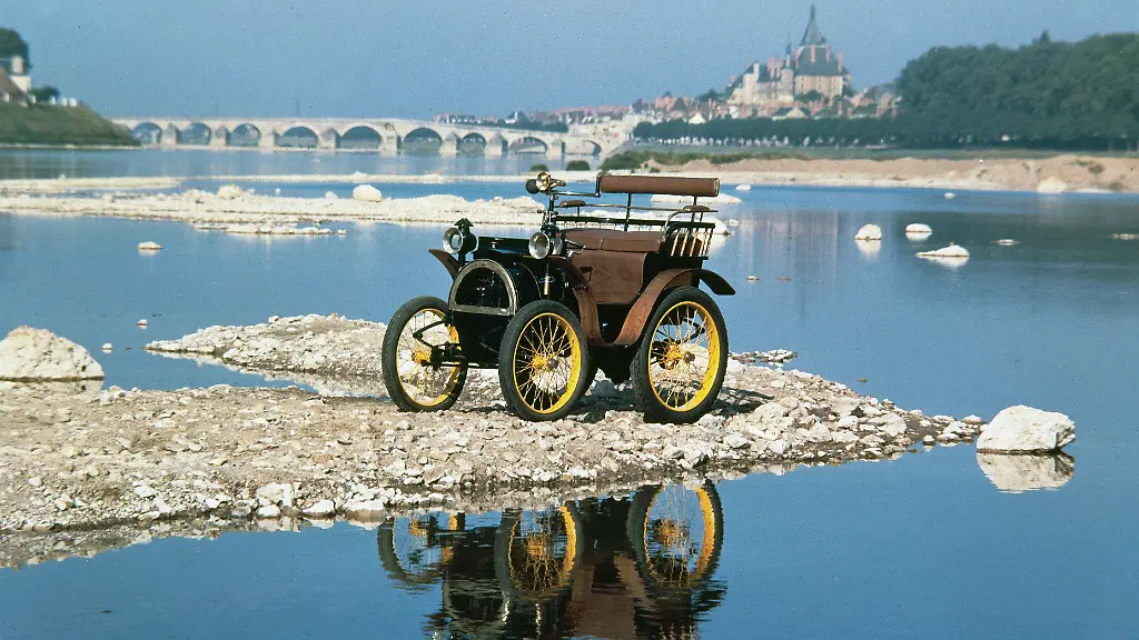 01-Renault-Voiturette-ab-1898-Quelle-Renault