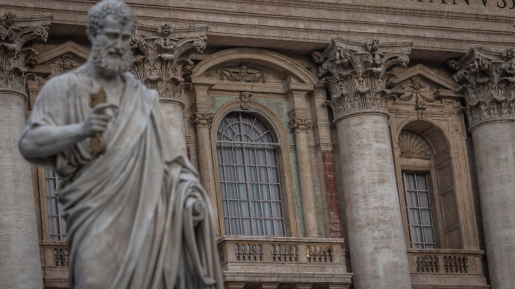 Auf diesem Balkon wird der neue Papst dann nach der Wahl erstmals vor die Weltöffentlichkeit treten. 