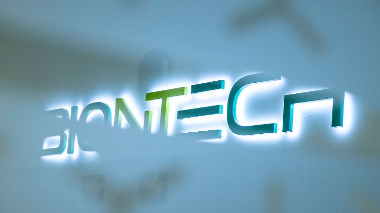 In den nächsten Jahren werden bei Biontech Hunderte Stellen gestrichen.