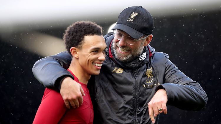 Einst prägten Alexander-Arnold und Klopp eine Ära beim FC Liverpool, nun wechselt der Verteidiger zu Real Madrid.