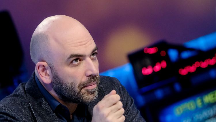 Roberto Saviano zahlt für seine Enthüllungen einen hohen Preis. 