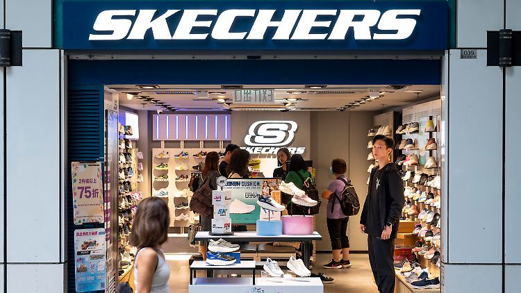 Skechers hat ein rasantes Wachstum hinter sich. Innerhalb von zehn Jahren hat sich der Umsatz auf neun Milliarden Dollar verdreifacht.