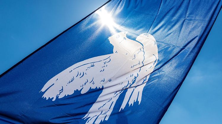 Mit einer Kriegsdienstverweigerung haben wehrpflichtige Menschen in Deutschland die Möglichkeit, einen bewaffneten Wehrdienst zu verweigern.