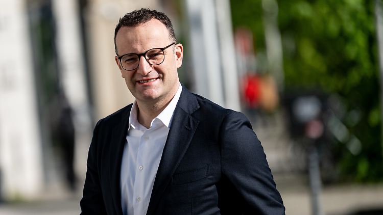 Der 44 Jahre alte Spahn ist seit mehr als 20 Jahren im Bundestag.