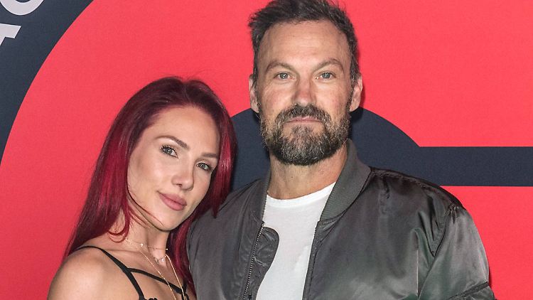 Brian Austin Green ist jetzt mit der Profitänzerin Sharna Burgess verlobt. 
